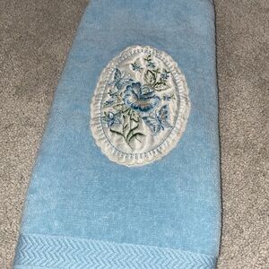 Fieldcrest‎ Cotton Hand Towel Vintage Embroidered Floral Blue USA Made